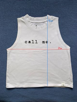Top blanco ‘call me,’