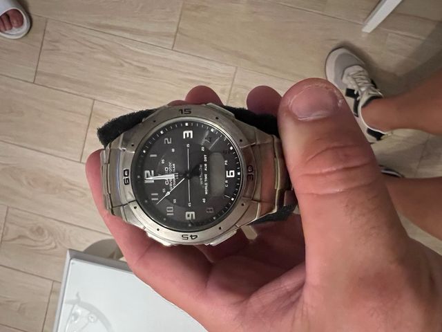 Casio de titanio