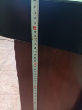 Mesa y estantería de oficina