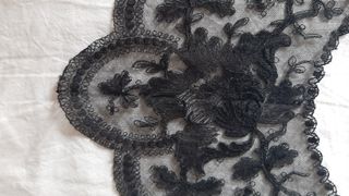 Pechera encaje antigua  sin estrenar.