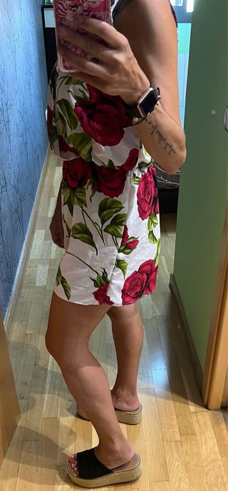 Mono de vestir corto de flores