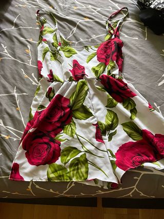 Mono de vestir corto de flores