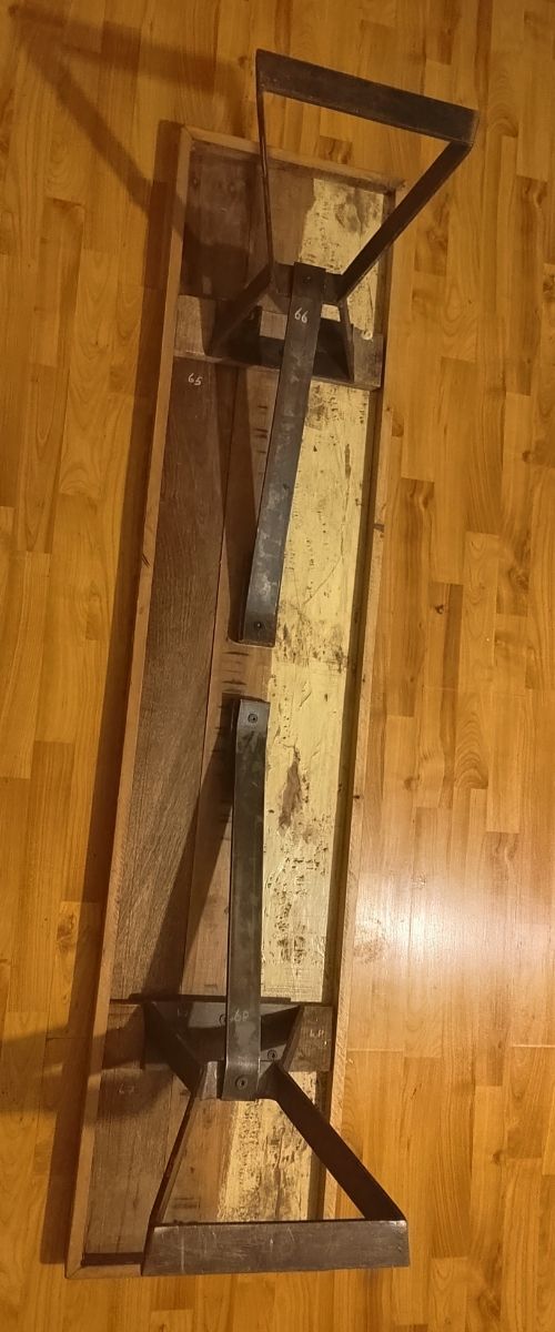 Banco vintage de madera y patas hierro