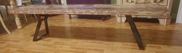 Banco vintage de madera y patas hierro