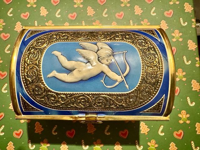 Caja de cupido antigua