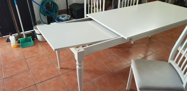 mesa madera y 4 sillas