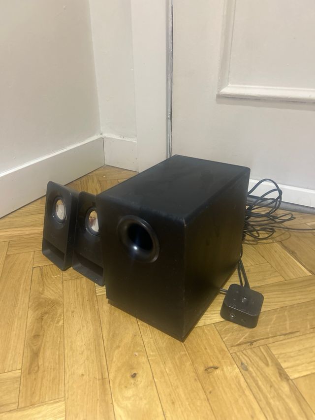 altavoces logitech z213