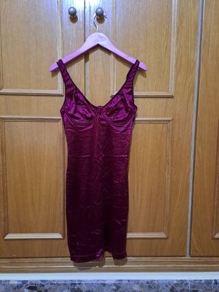 Oferta.Dos Vestidos y una blusa blanca