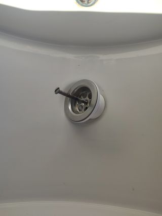 Lavabo y grifo.