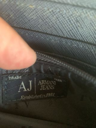 Armani cartera de cuero.