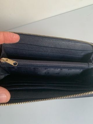 Armani cartera de cuero.