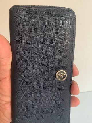 Armani cartera de cuero.