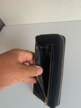 Armani cartera de cuero.