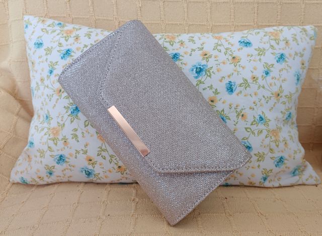 Bolso de mano brillante