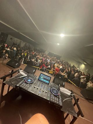 DJ PARA EVENTOS Y FIESTAS, CON EQUIPO DE SONIDO.