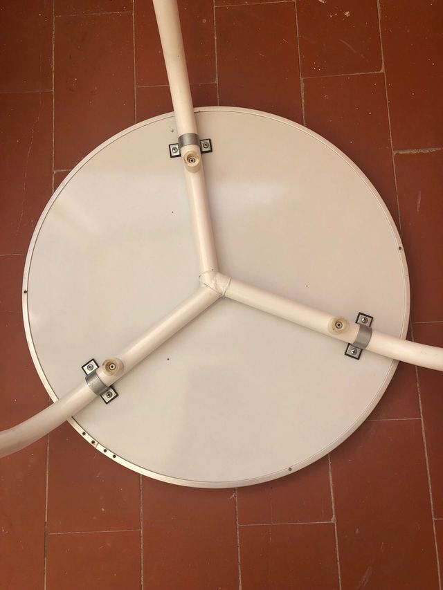 Mesa redonda.De esquina.