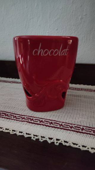 Fornelletto per fonduta di cioccolato.