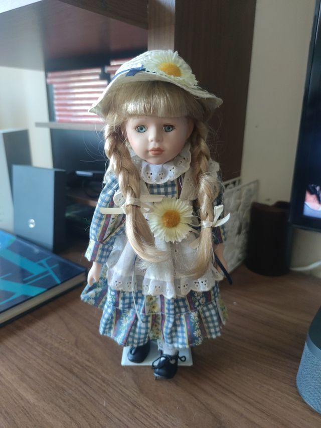 Bambola in porcellana anni '90