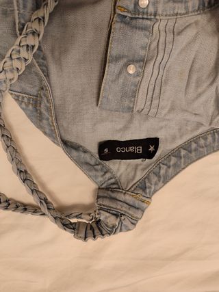 Falda peto y pantalón peto. 5 euros 