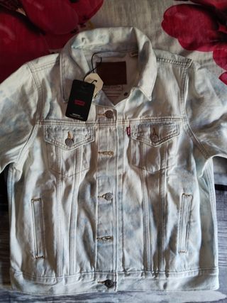 Cazadora Levis sin estrenar talla M