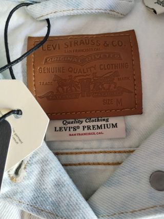 Cazadora Levis sin estrenar talla M