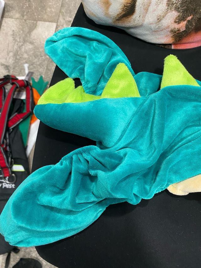 DISFRAZ PERRO DINOSAURIO