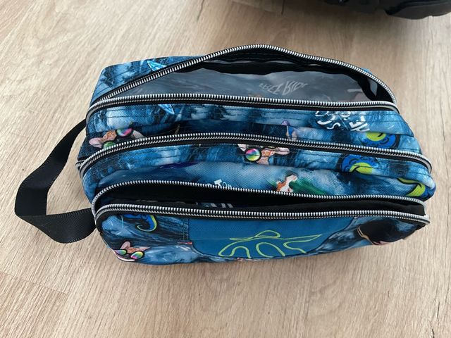 Mochila de ruedas y estuche a juego Totto