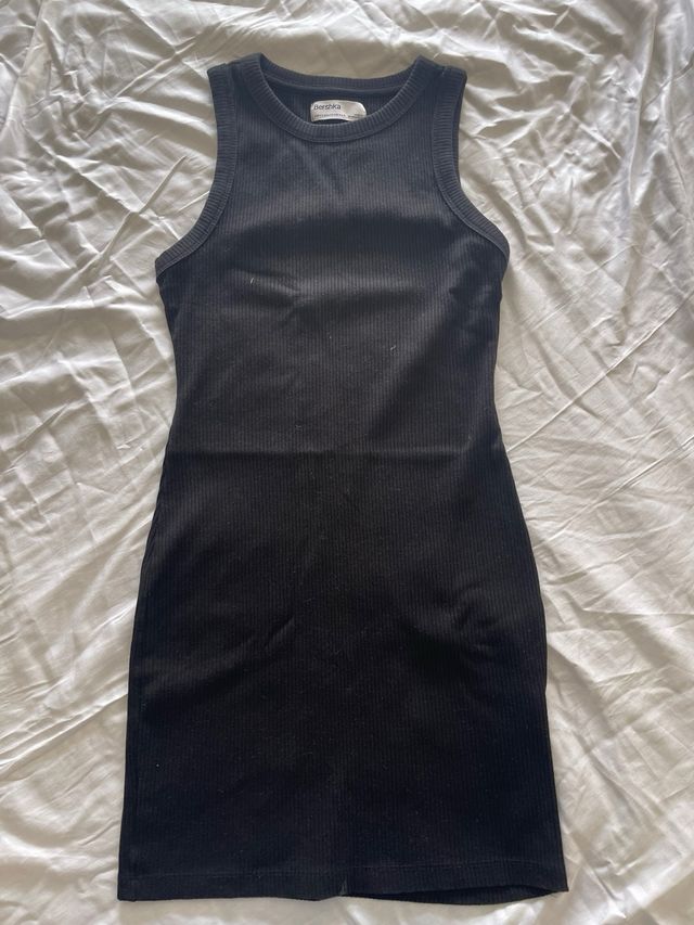 vestido negro ajustado