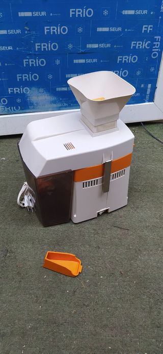 Licuadora marca...MOULINEX...potencia 300w...