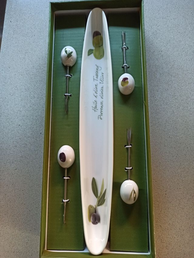 Cuenco cerámica y pinchos para aceitunas