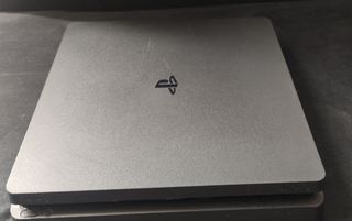Ps4 Slim 1Tb + 2 mandos + juegos