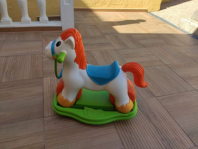 Correpasillos moto balancín FEBER Pony