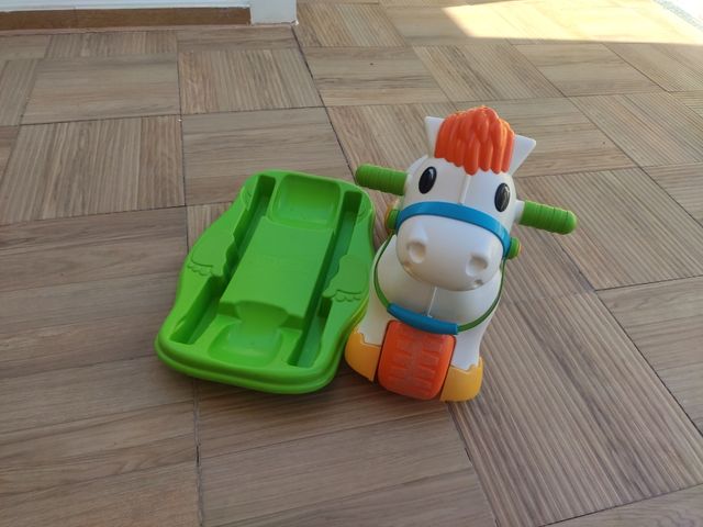 Correpasillos moto balancín FEBER Pony