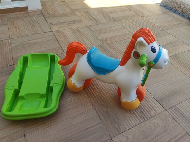 Correpasillos moto balancín FEBER Pony