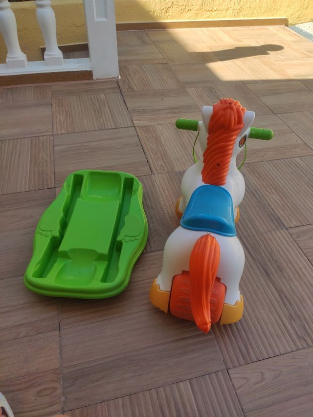 Correpasillos moto balancín FEBER Pony