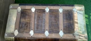 Baúl  de madera y hojalata antiguo
