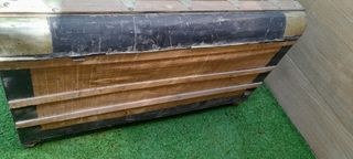 Baúl  de madera y hojalata antiguo