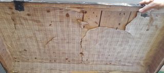 Baúl  de madera y hojalata antiguo