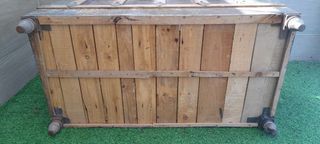 Baúl  de madera y hojalata antiguo