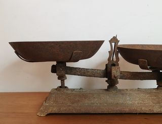 Balanza Antigua de Dos Platos