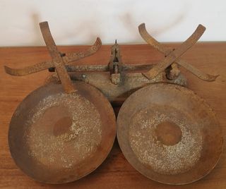Balanza Antigua de Dos Platos
