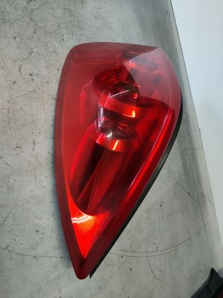 ✅PILOTO TRASERO DERECHO NISSAN PRIMERA
