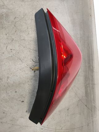 ✅PILOTO TRASERO DERECHO NISSAN PRIMERA