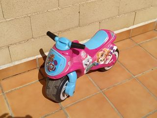Moto corre pasillos Patrulla Canina