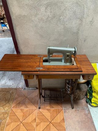 Maquina de coser singer antigua