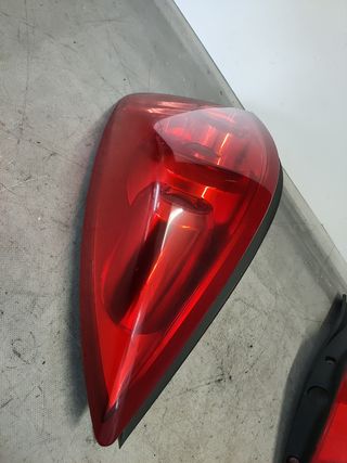 ✅PILOTO TRASERO DERECHO NISSAN PRIMERA