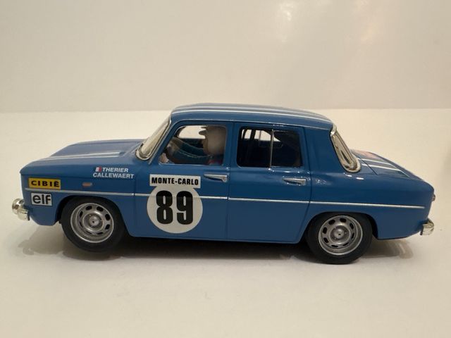 Renault R8 Scalextric azul #88
