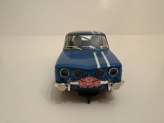 Renault R8 Scalextric azul #88