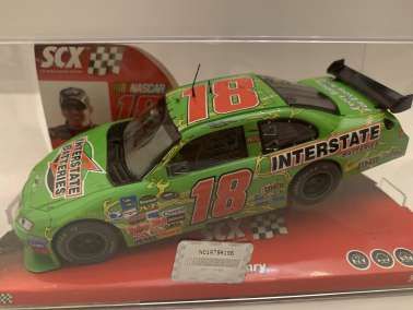 Toyota Camry Nascar #18 verde Scalextric