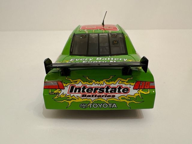 Toyota Camry Nascar #18 verde Scalextric